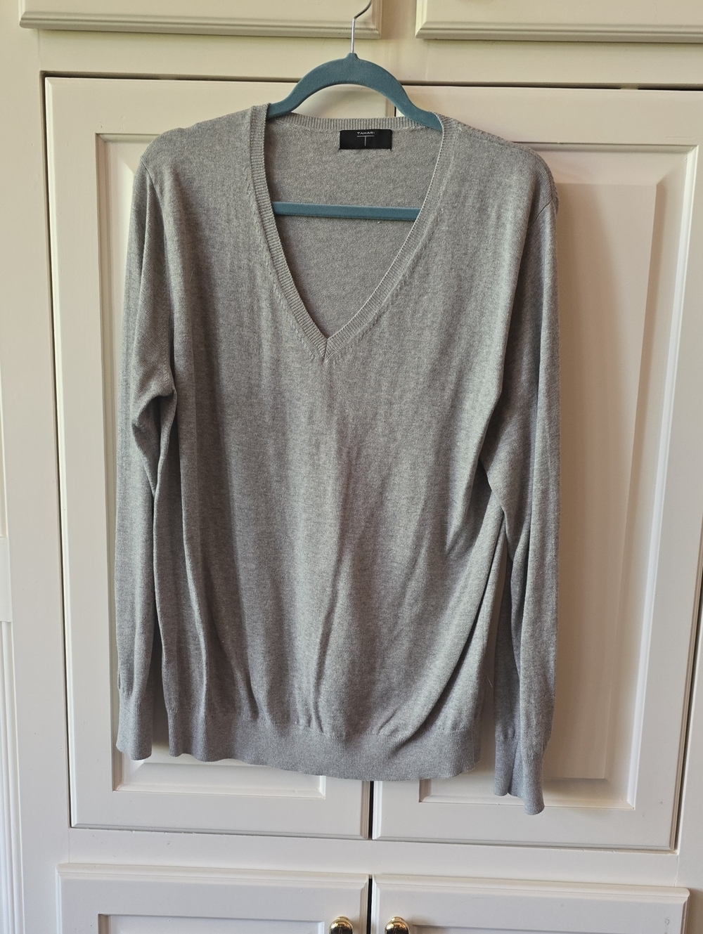 Tahari Women's V-Neck Sweater — Light Gray